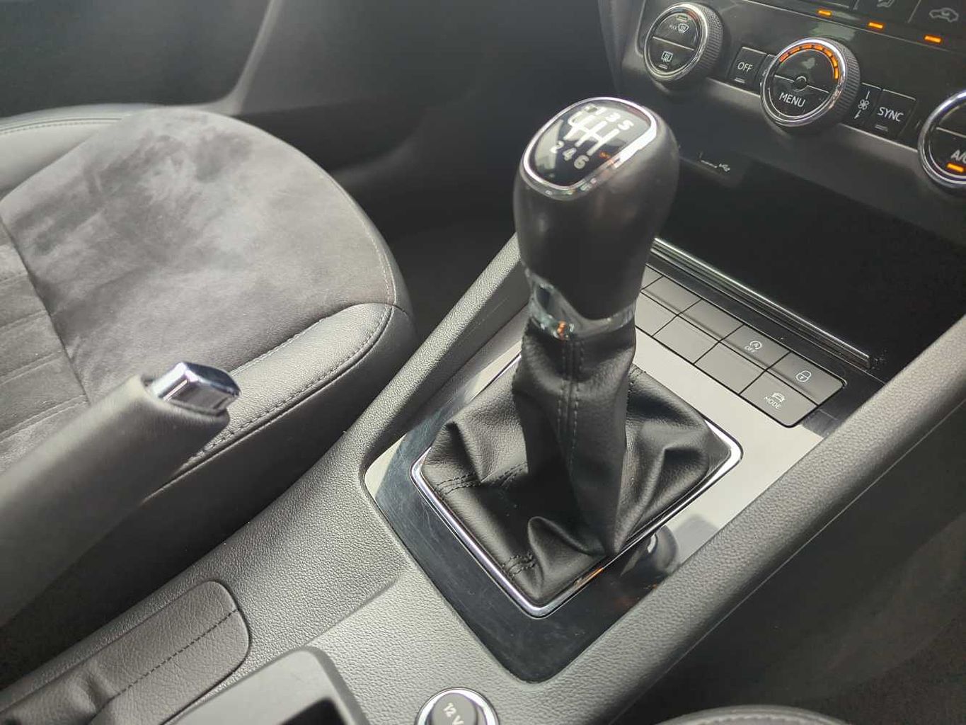 SKODA Octavia Hatchback (2017) 1.4 TSI SE L (150PS)